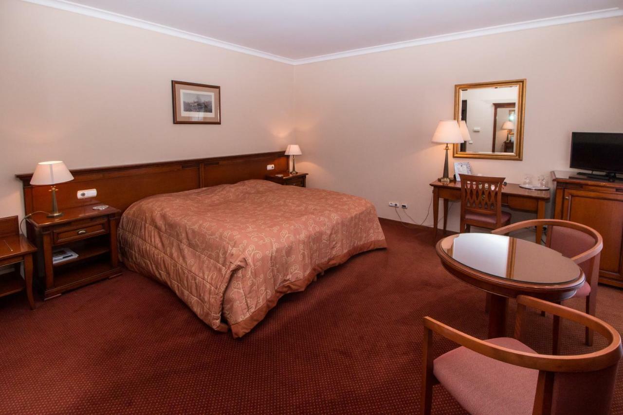 Hasik Hotel Magyarpolany ภายนอก รูปภาพ