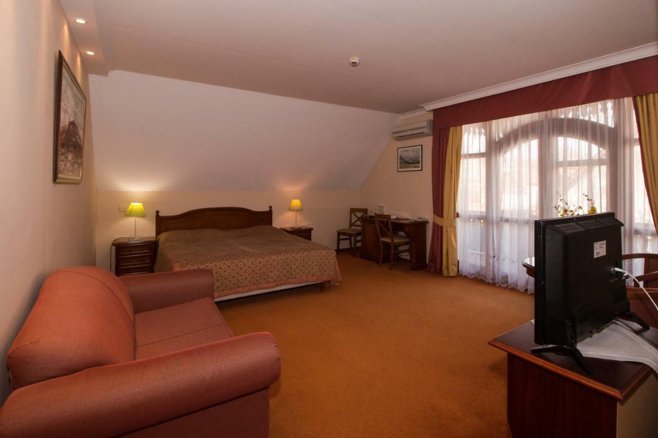 Hasik Hotel Magyarpolany ภายนอก รูปภาพ