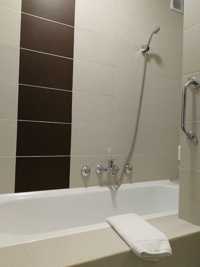 Hasik Hotel Magyarpolany ภายนอก รูปภาพ