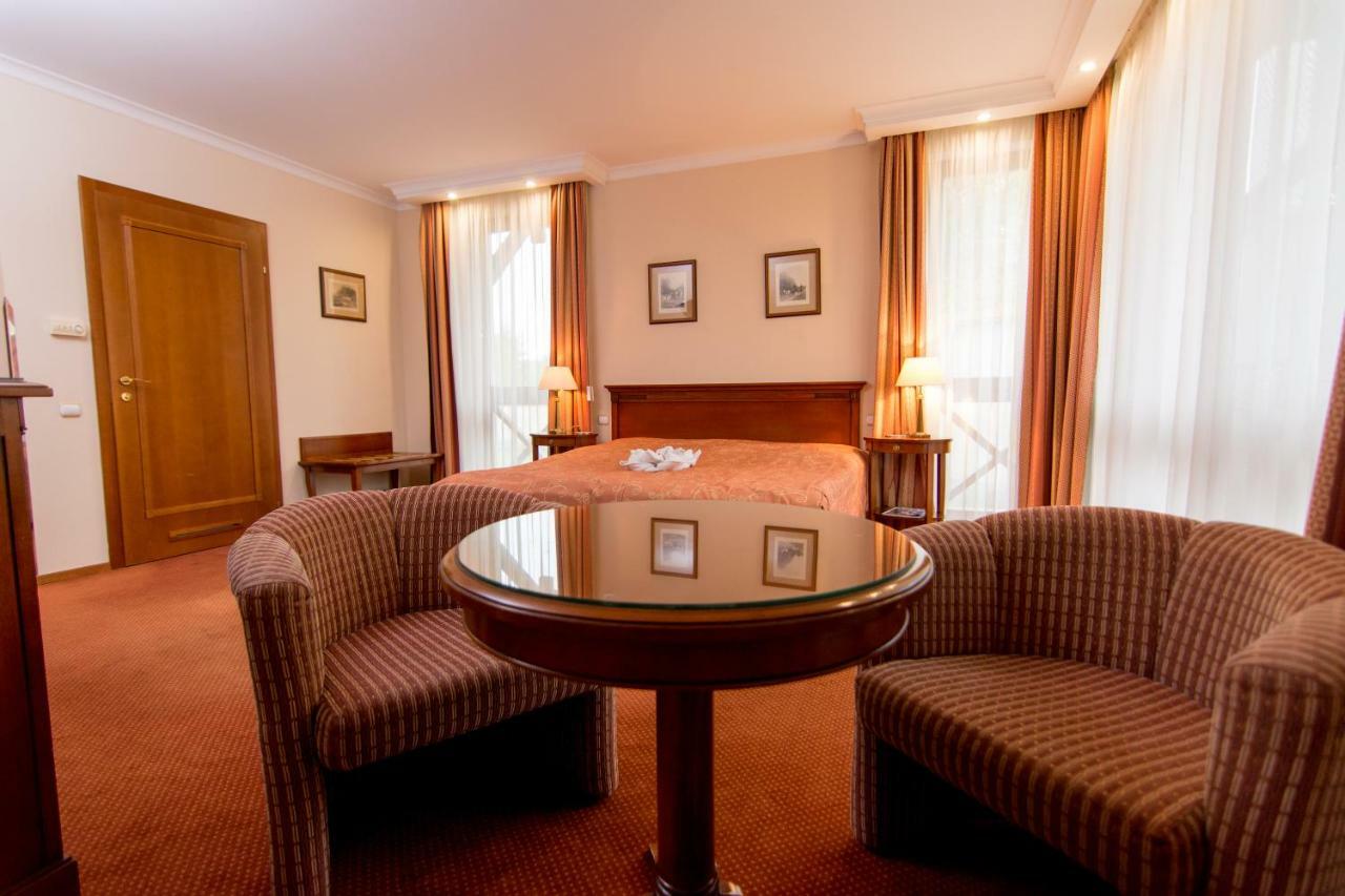 Hasik Hotel Magyarpolany ภายนอก รูปภาพ