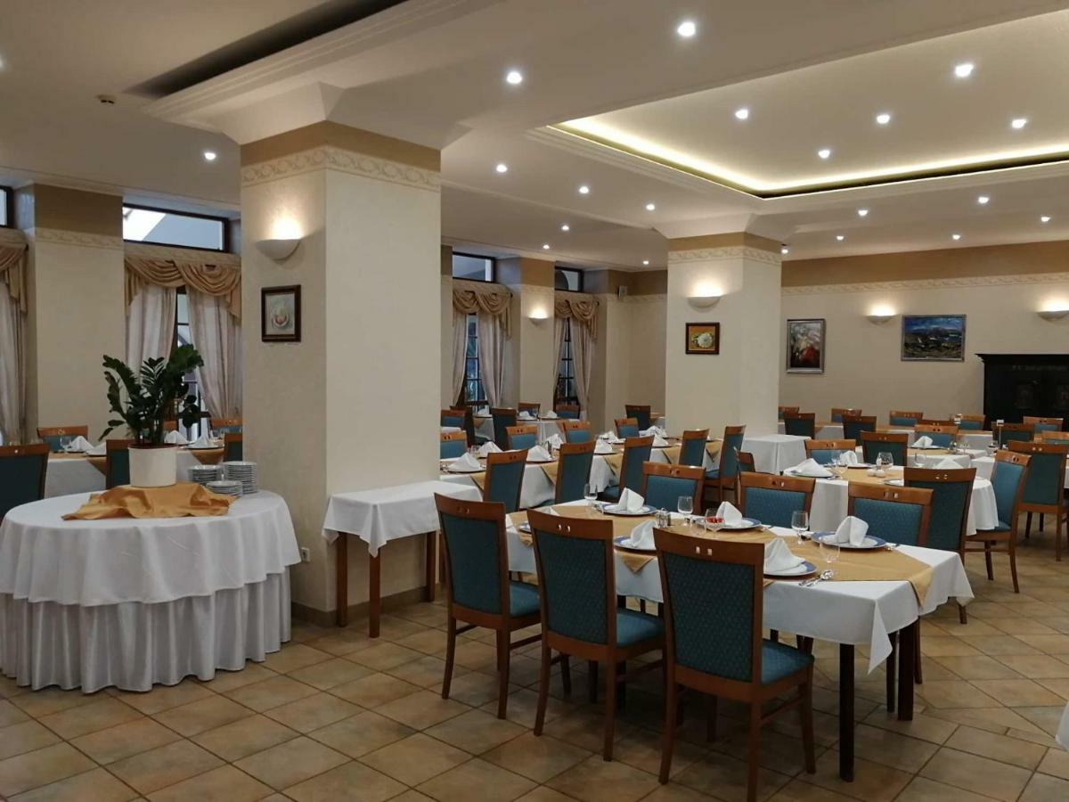 Hasik Hotel Magyarpolany ภายนอก รูปภาพ