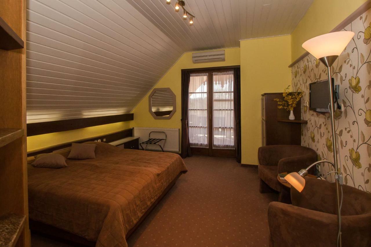 Hasik Hotel Magyarpolany ภายนอก รูปภาพ